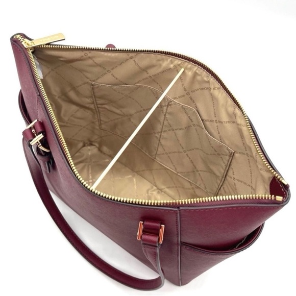 Michael Kors Large Charlotte Tote Bag
Ruby Red - Picture 5 of 8